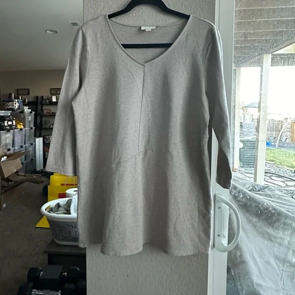 Pure J.Jill Tan 3/4 sleeves v-neck cotton modal blend Top. Size Medium - Picture 2 of 4